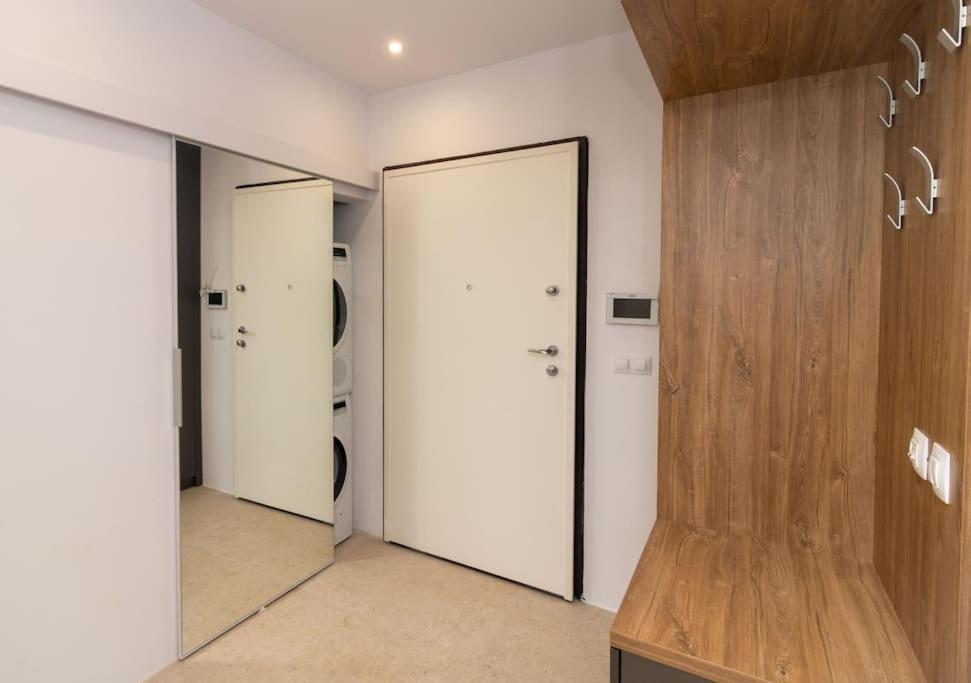 סופיה Georgi'S 1 Bedroom Quiet Apartment With Garage מראה חיצוני תמונה